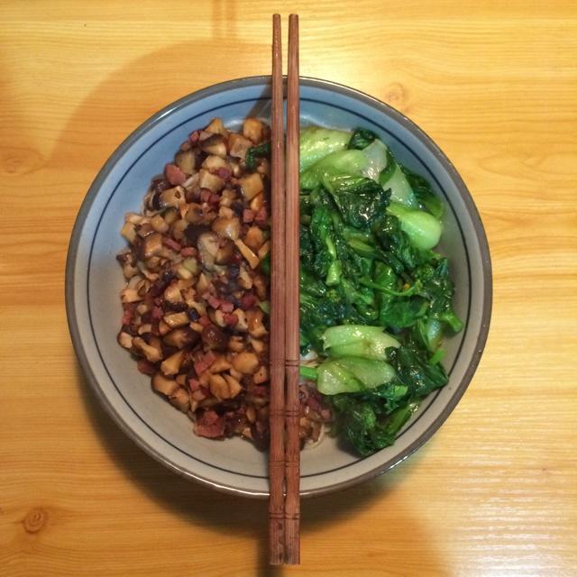 【一人食】香菇腊肠盖浇面