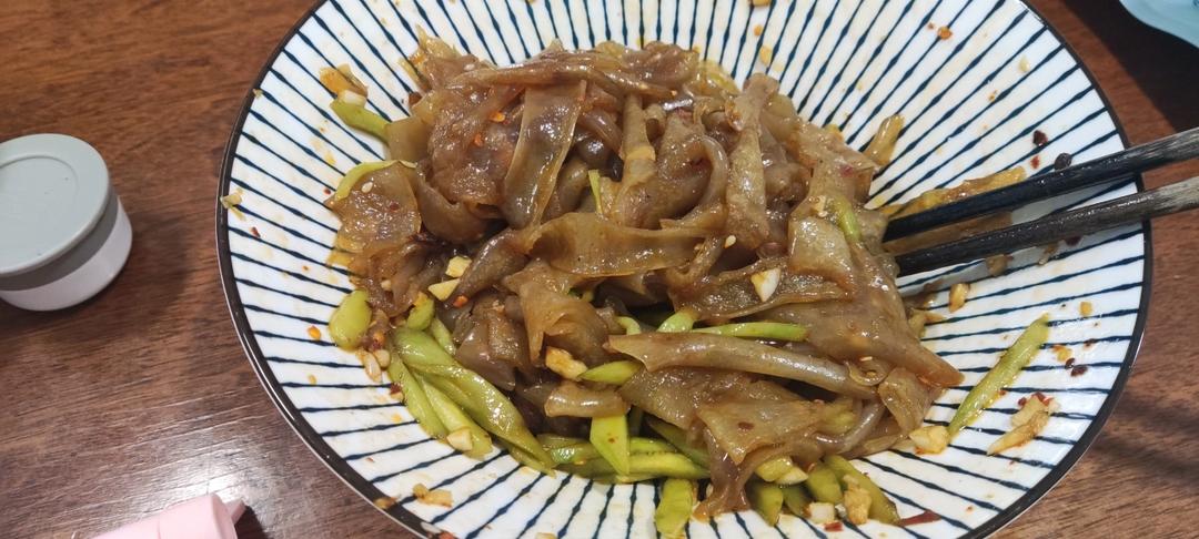 红薯粉凉皮的制作(微波炉版)