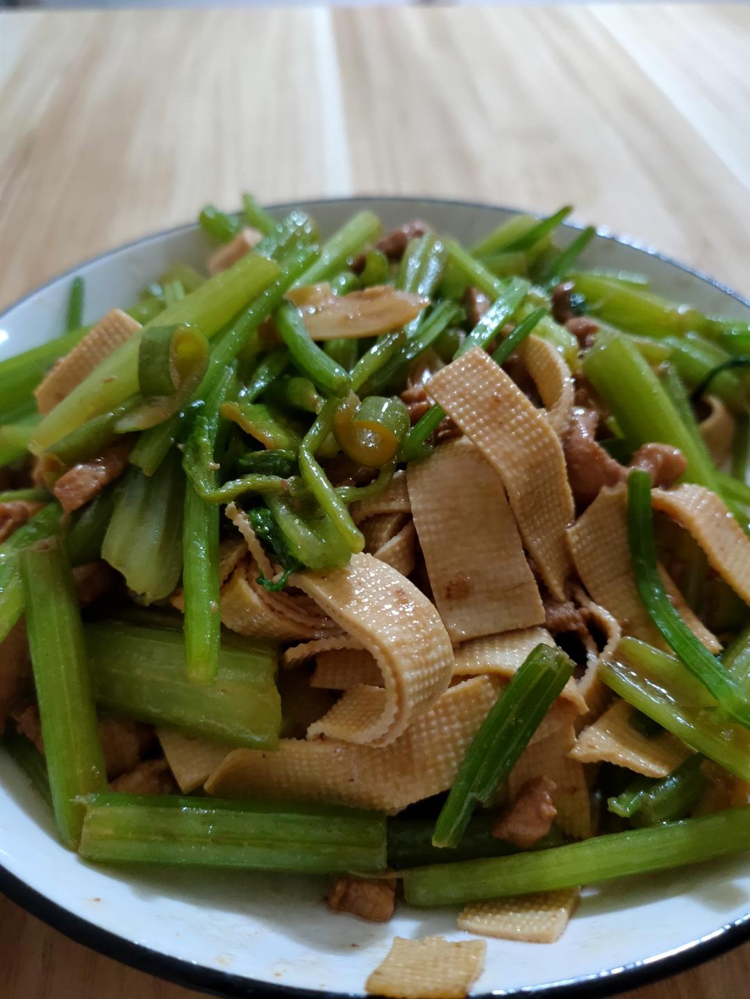 芹菜炒肉丝
