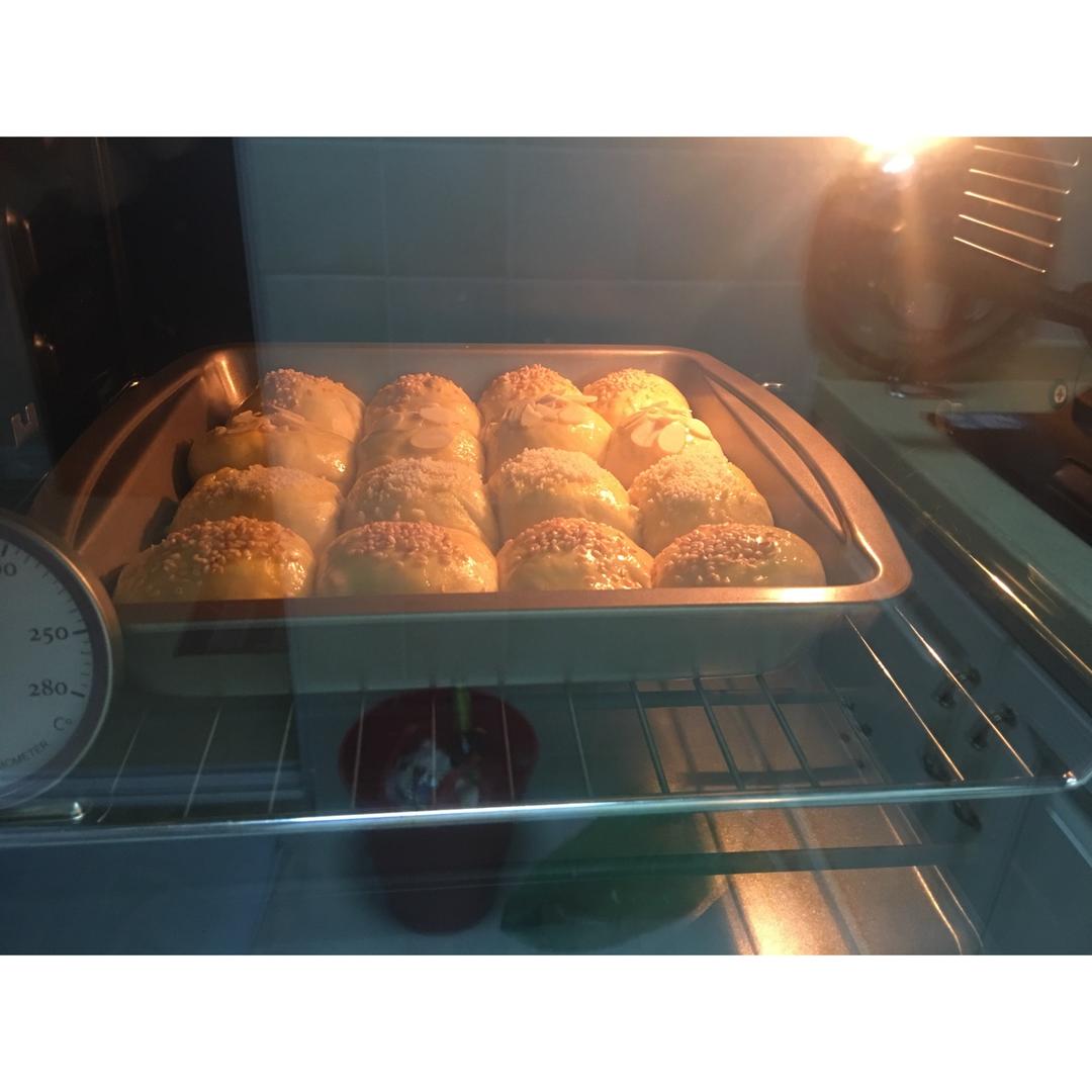 大人小孩都爱不释口的【蜂蜜牛奶小餐包】