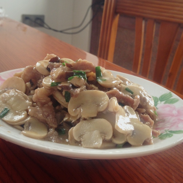 蘑菇炒肉丝