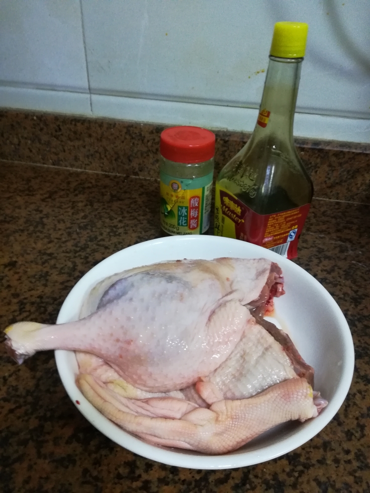 酸梅酱焖鸭的做法 步骤1