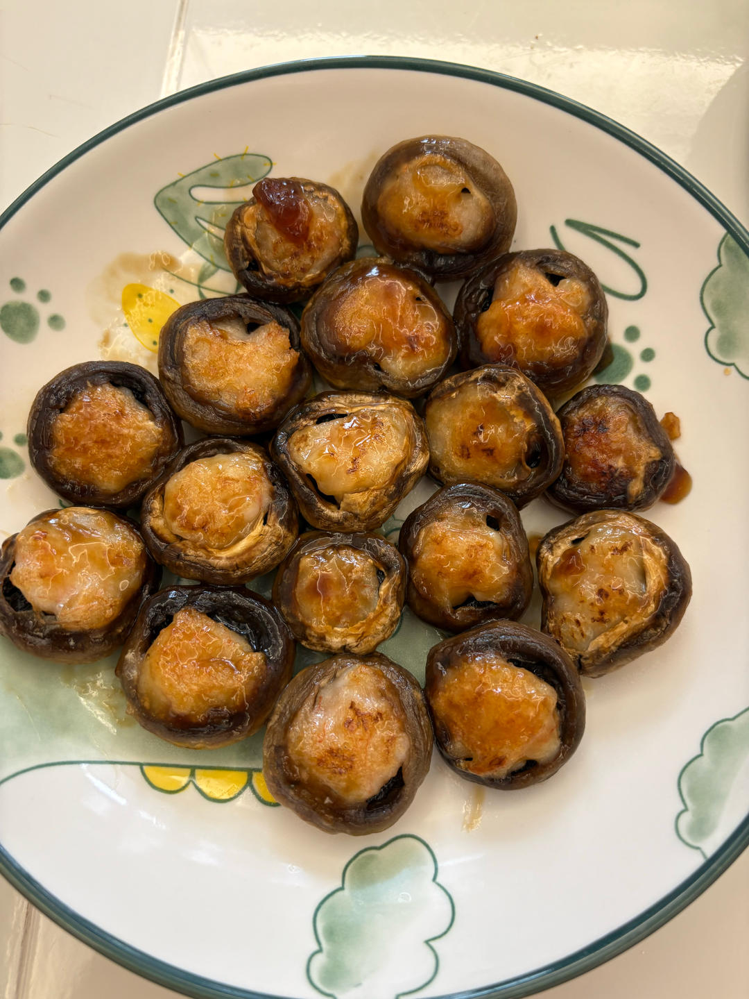 一口爆汁的虾滑酿口蘑