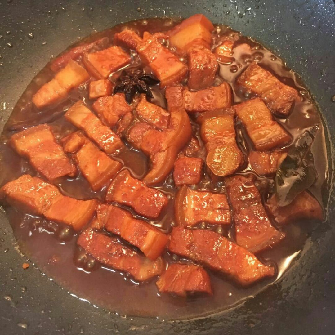 吃着碗里望着锅里的红烧肉