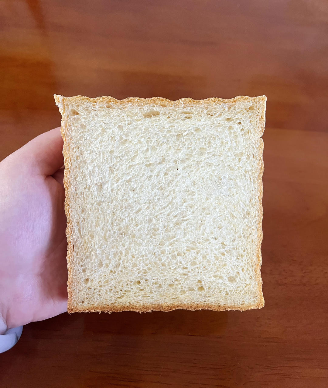 柔软的蜂蜜牛乳全麦吐司