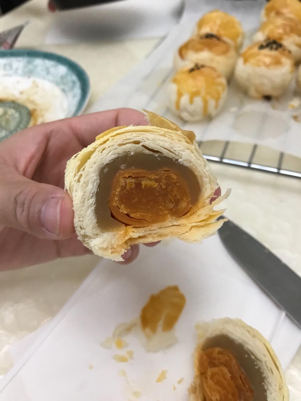 超简单不用揉出膜的～蛋黄酥（皮很酥）