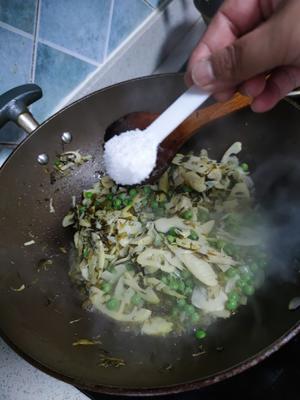 竹笋炒豌豆-春天的味道的做法 步骤10