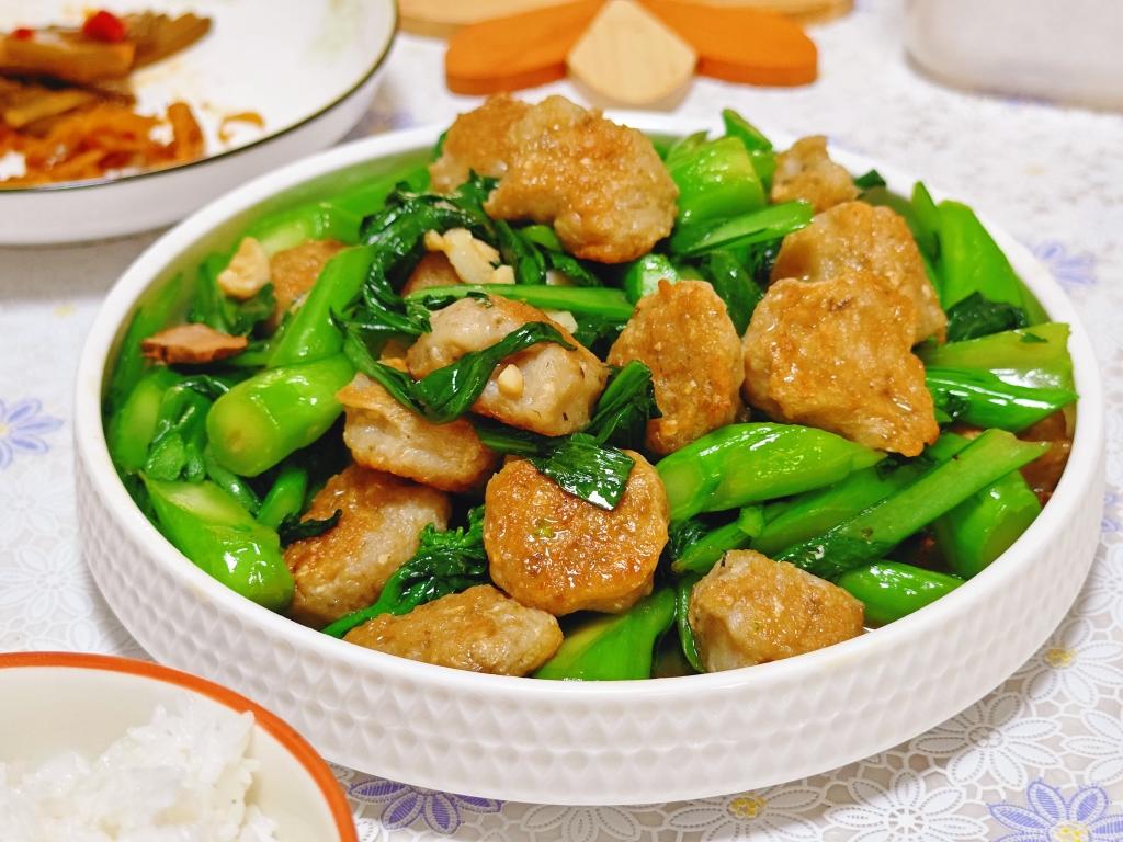 菜心远炒鲮鱼球