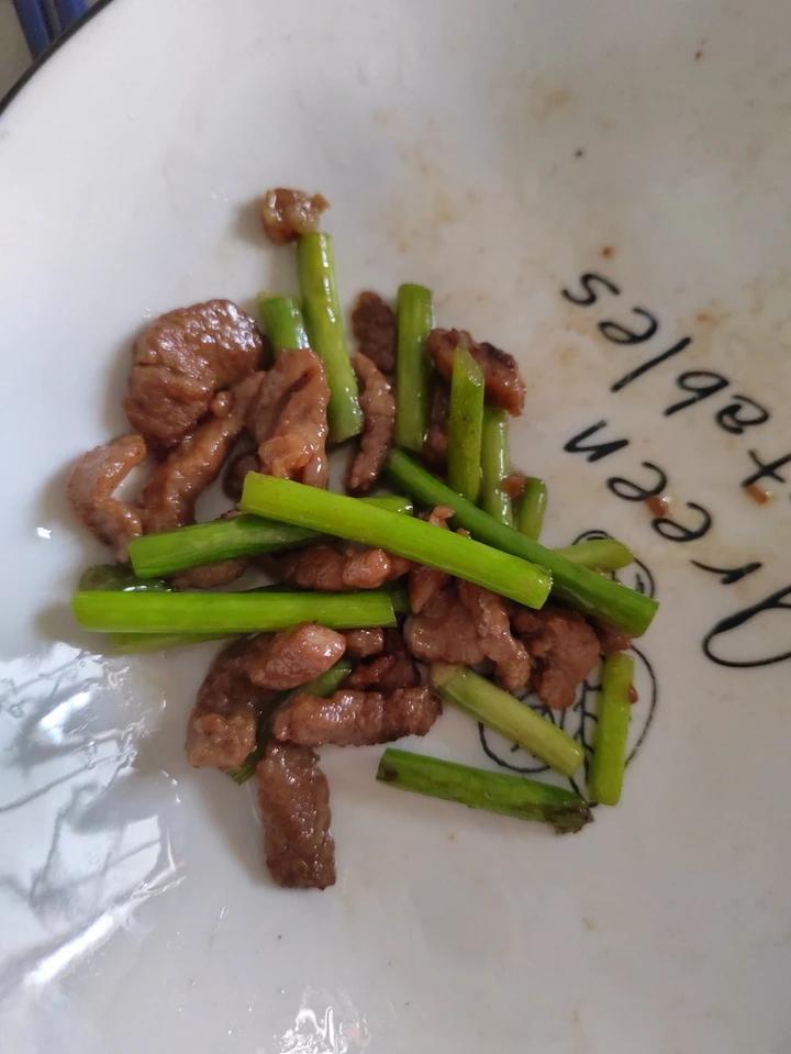 蒜苔肉丝