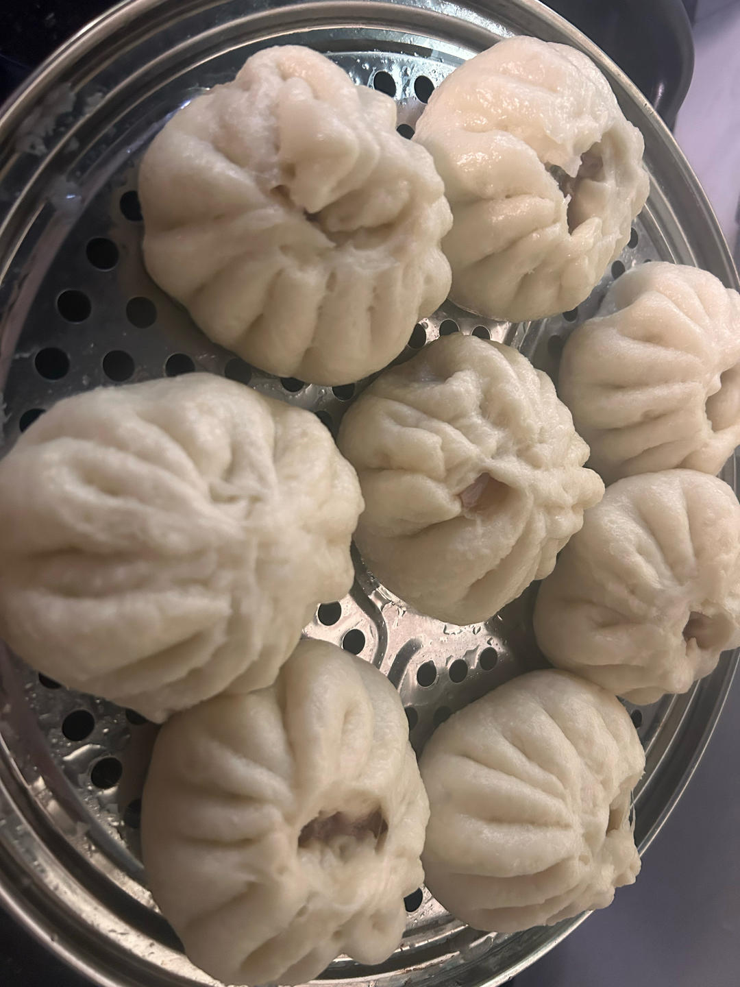 松软多汁的肉包子