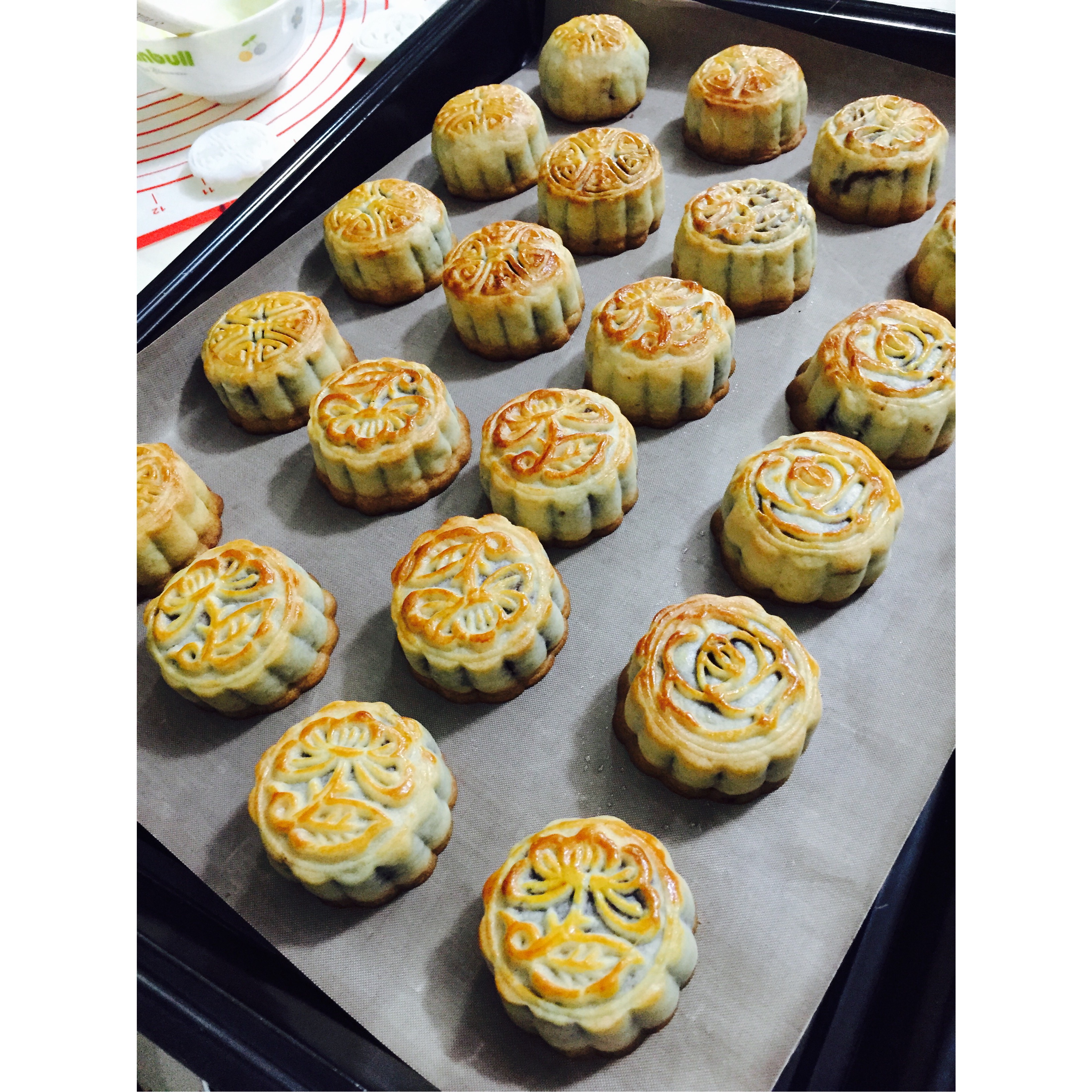 广式月饼——蛋黄莲蓉月饼