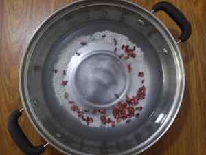 红枣红豆宝宝米粥的做法 步骤3