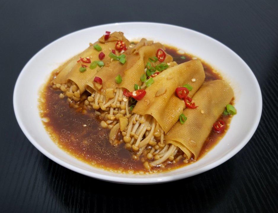 金针菇豆皮卷