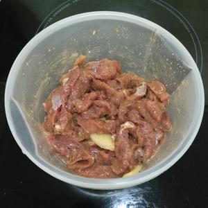 黑椒牛肉炒意粉的做法 步骤1