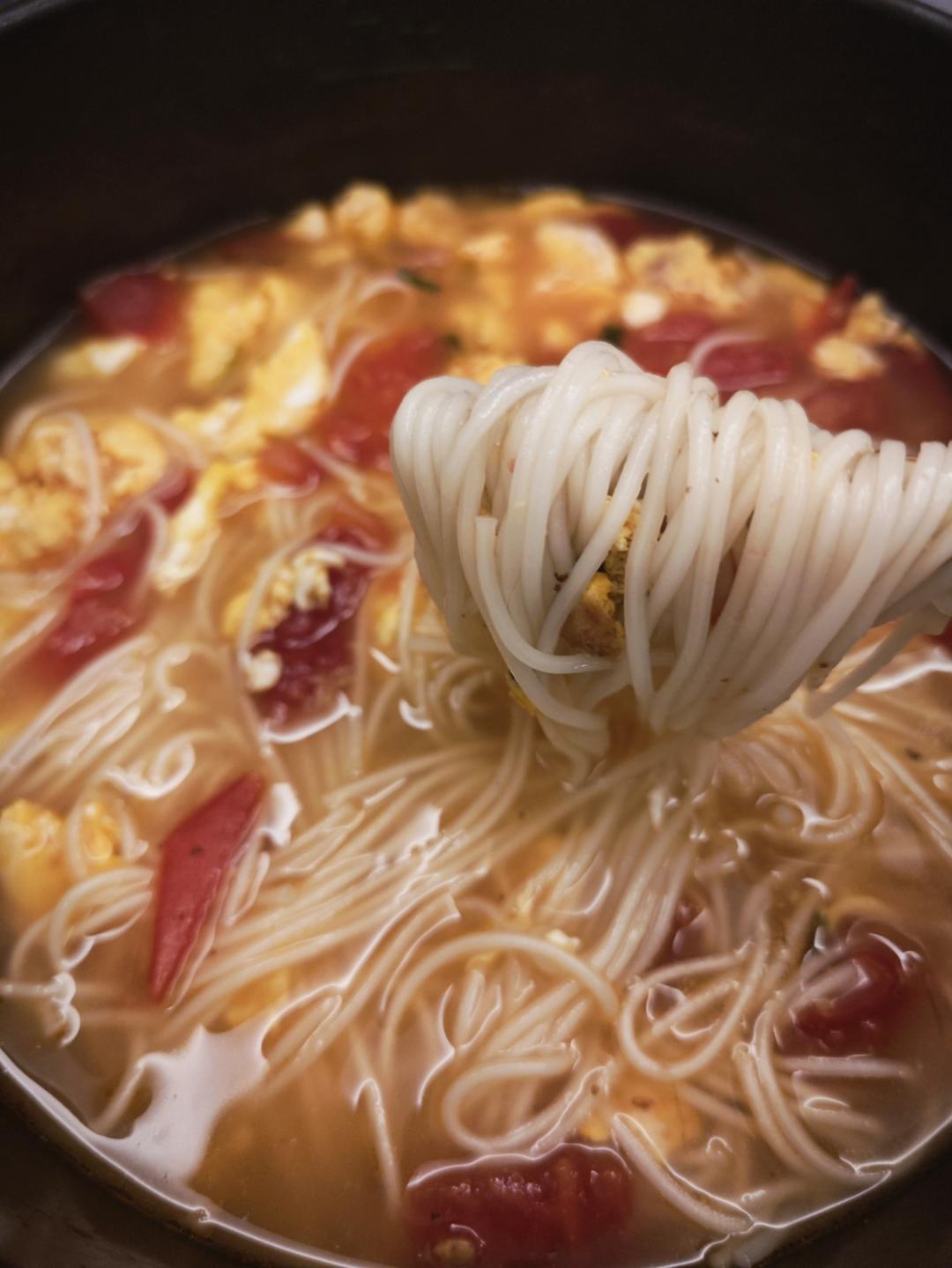 恨不得抱着锅舔的番茄鸡蛋面