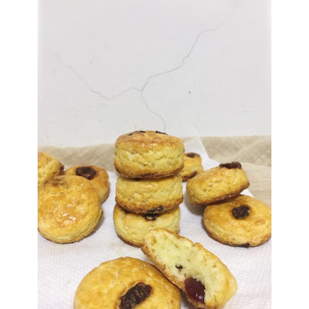 【视频】3分钟 奶油司康Scone(可能是世界上最快手的司康) 消耗淡奶油～