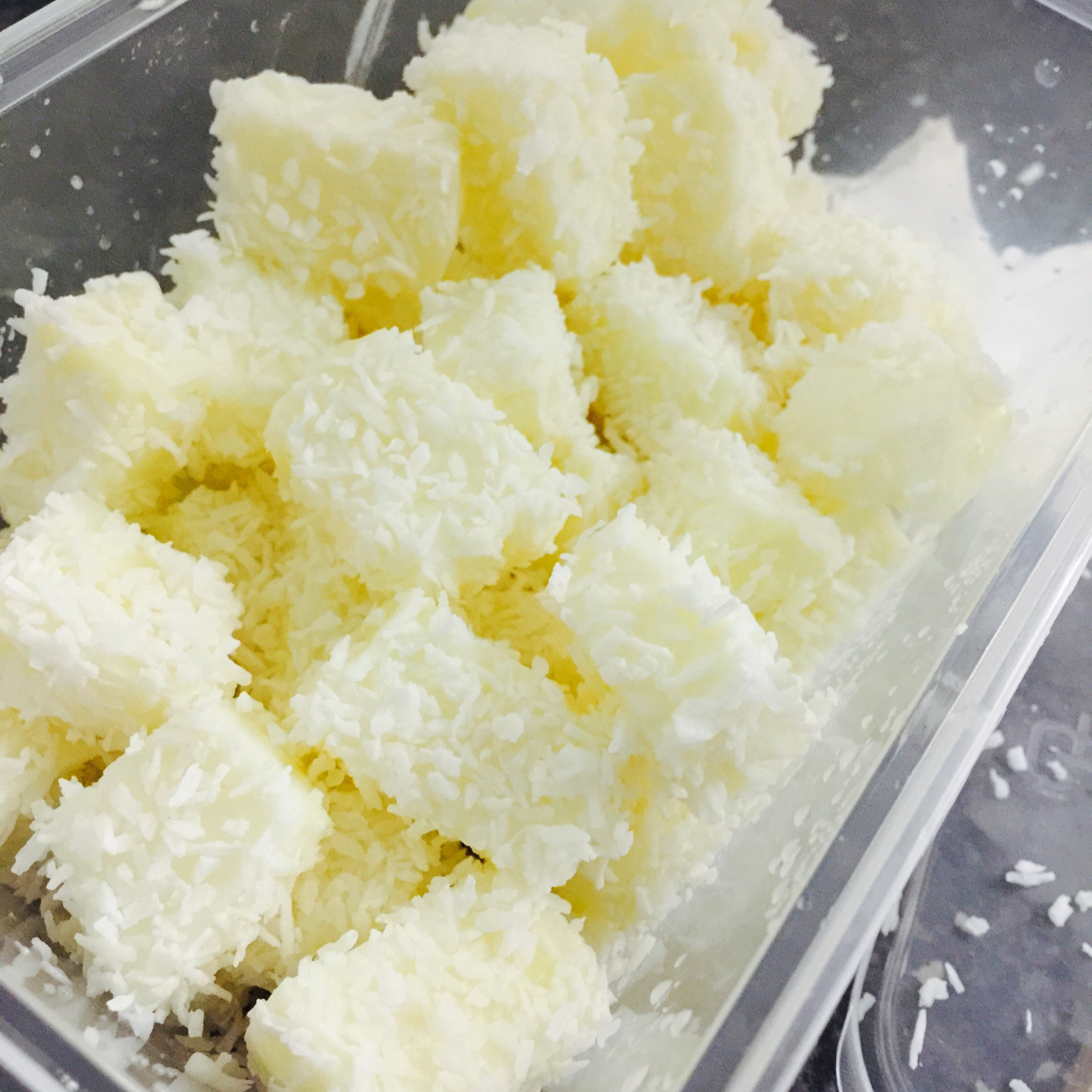 椰丝牛奶小方糕