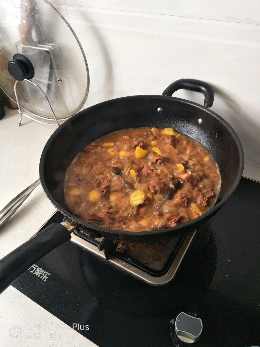 香甜软糯，汤汁浓郁的板栗烧鸡