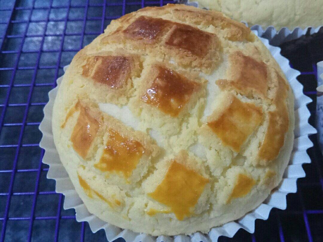 好吃到炸裂的港式菠萝包（附带制作酥皮的小视频）