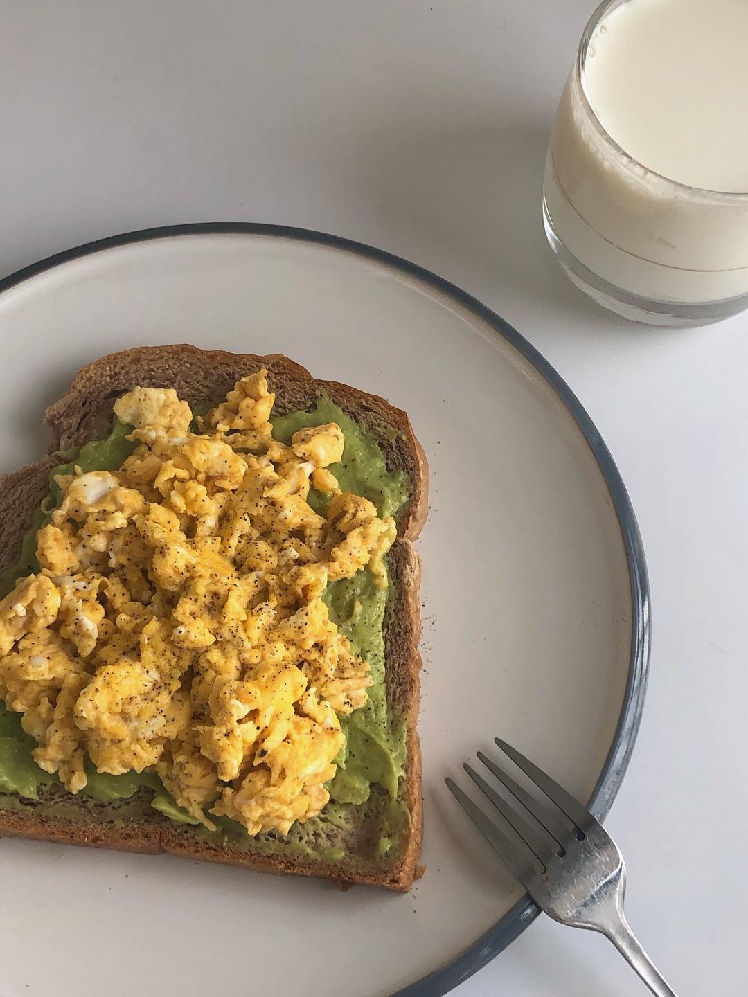 减脂|牛油果嫩蛋三明治