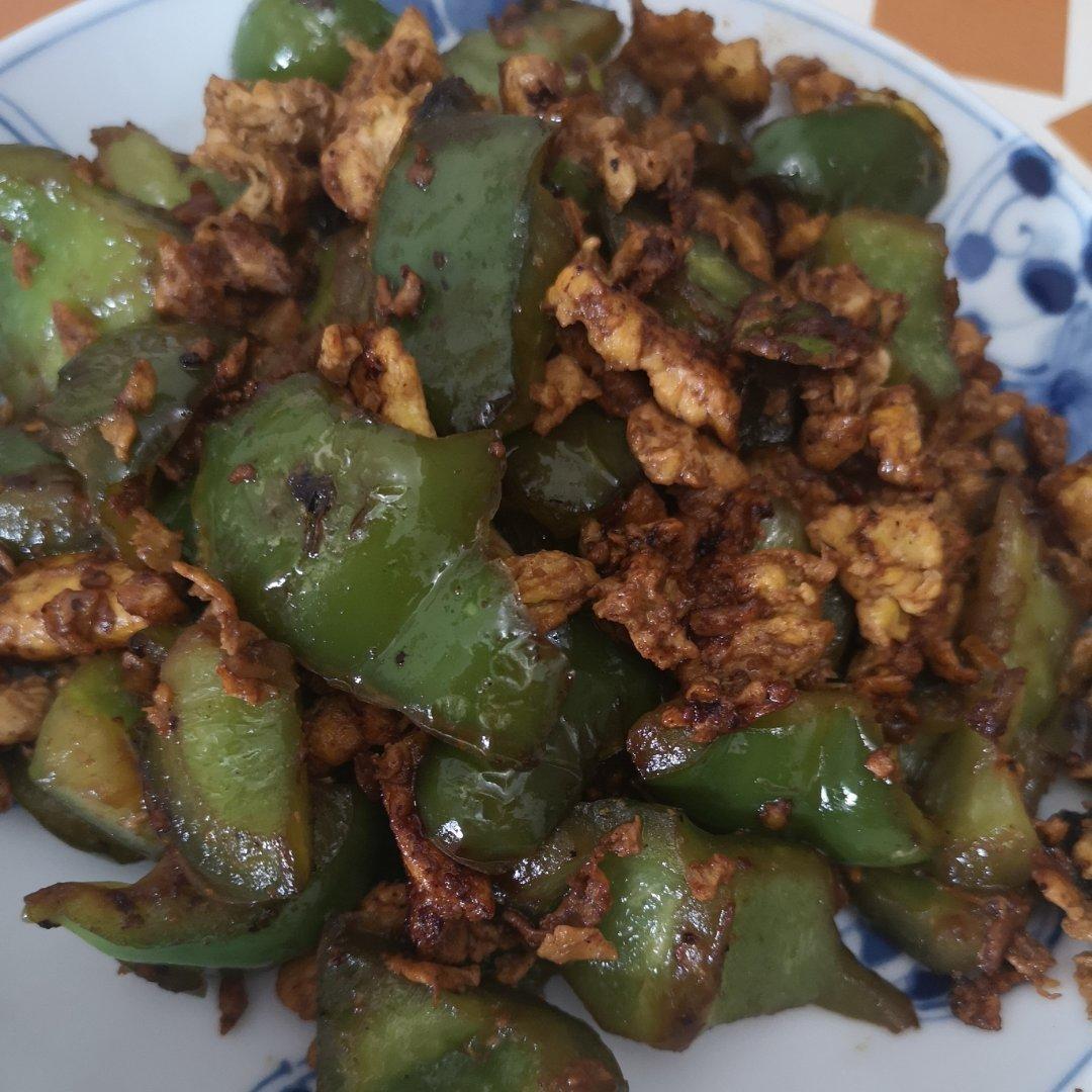 超级下饭的虎皮青椒炒鸡蛋，香辣入味