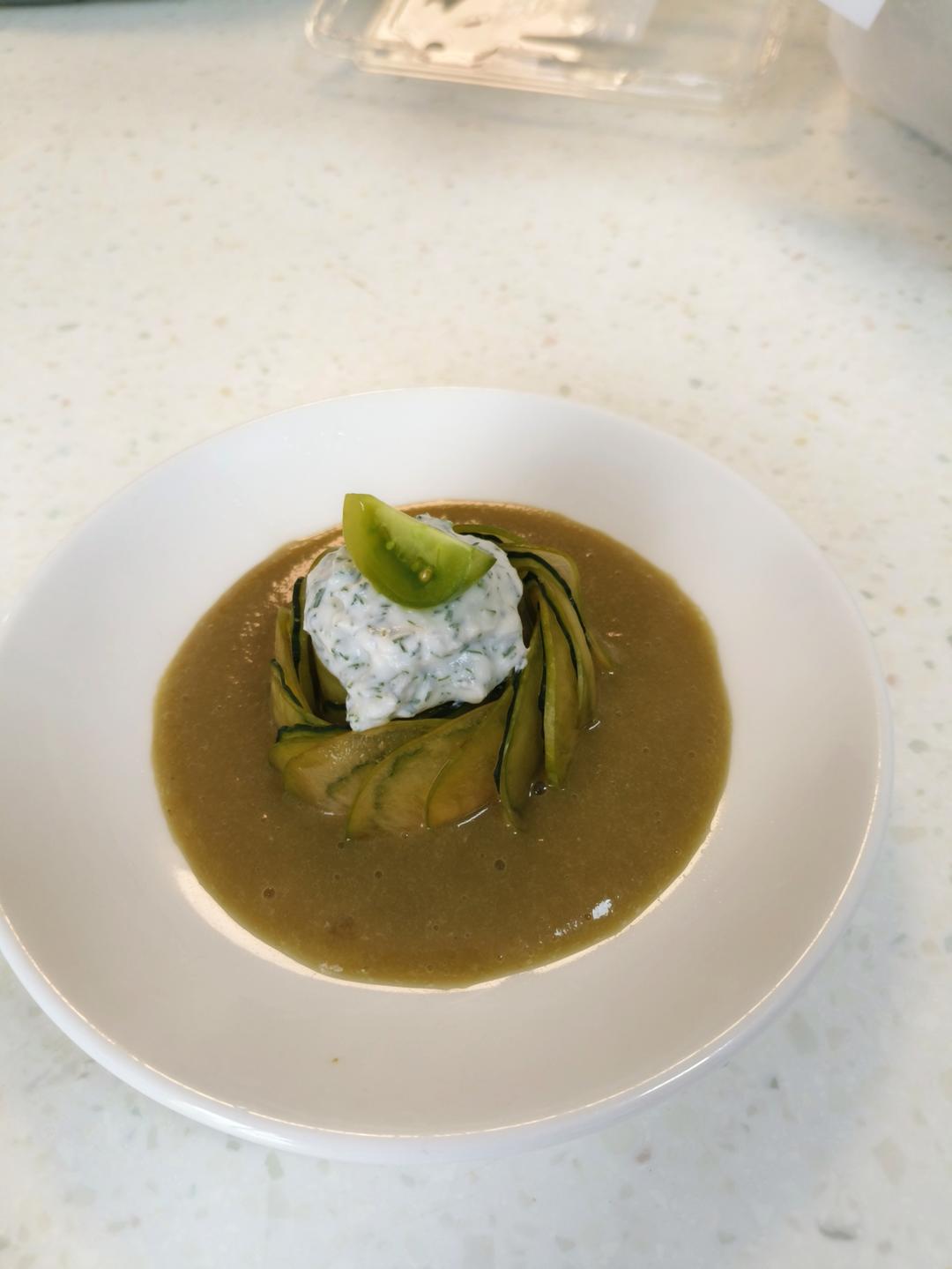 黄瓜青李子ricotta沙拉的做法