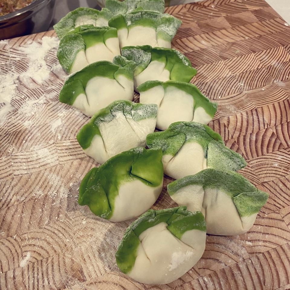 翡翠白玉白菜饺子详细版（附翡翠白玉白菜饺子包法，翡翠白玉饺子皮两种制法，面包机和面，翡翠白玉烧卖，各种馅料搭配）