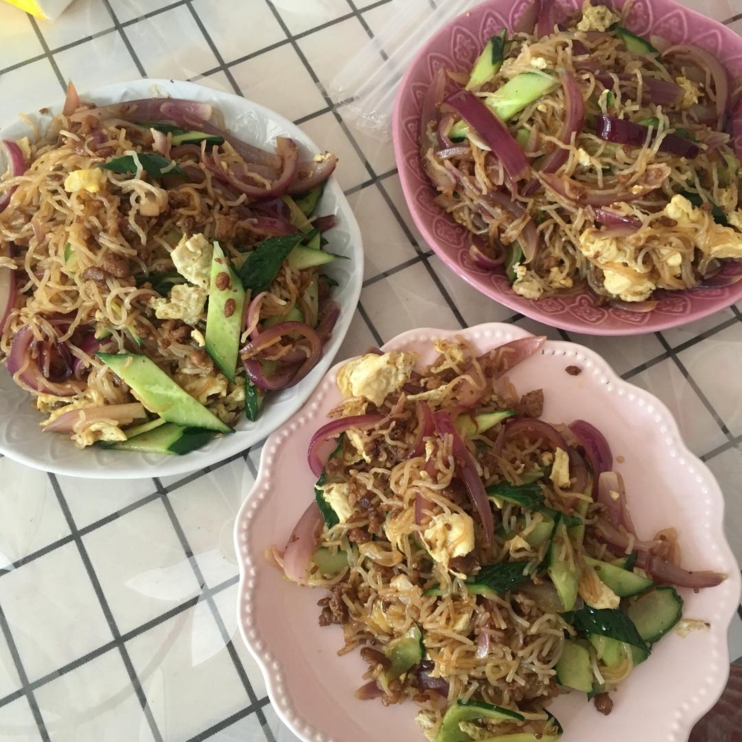 好吃停不下的炒米粉/炒粉干