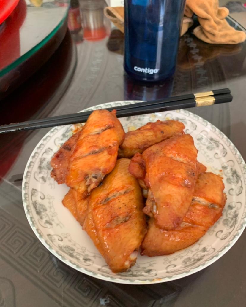 奥尔良烤鸡翅 还没摆盘就被抢光了