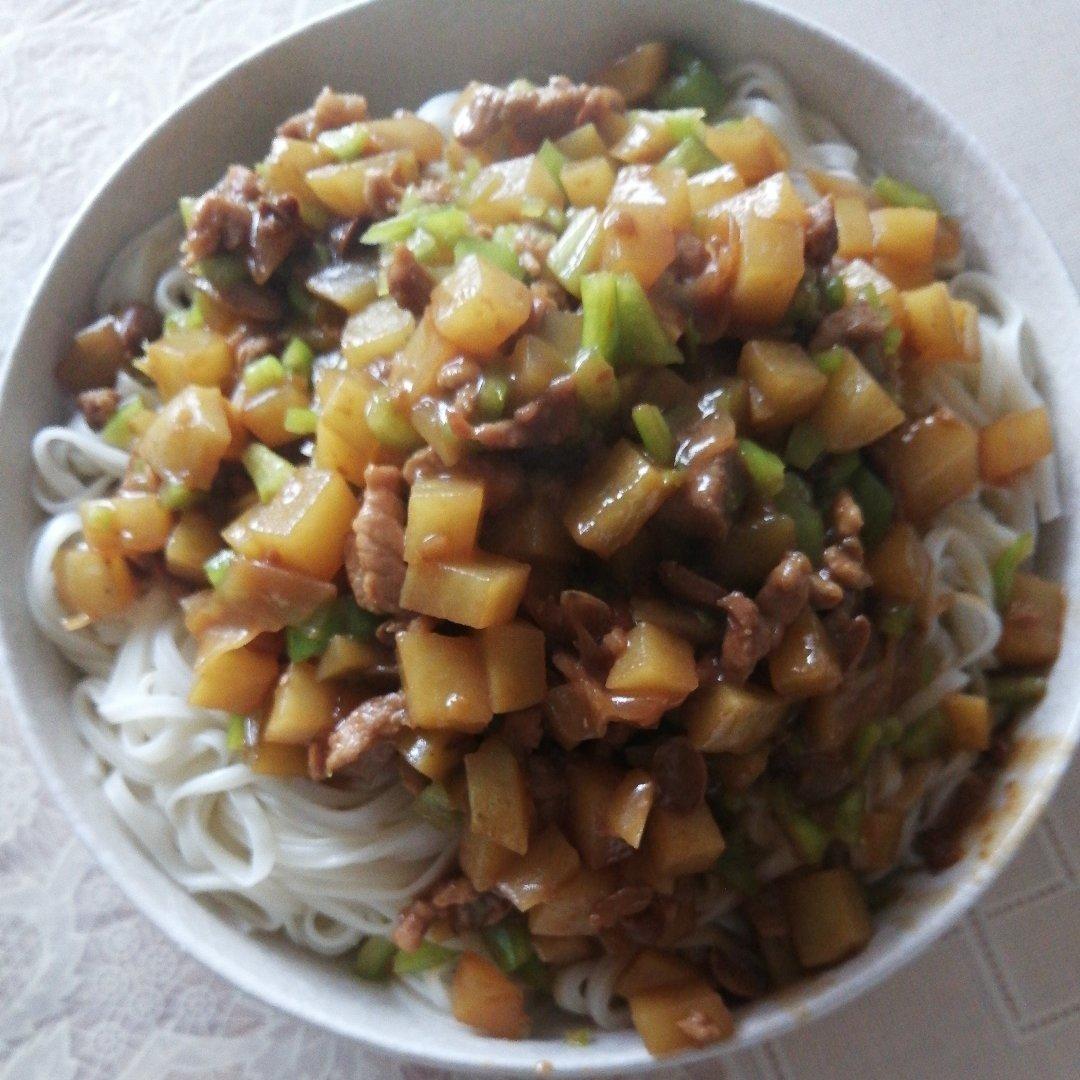 土豆炸酱面