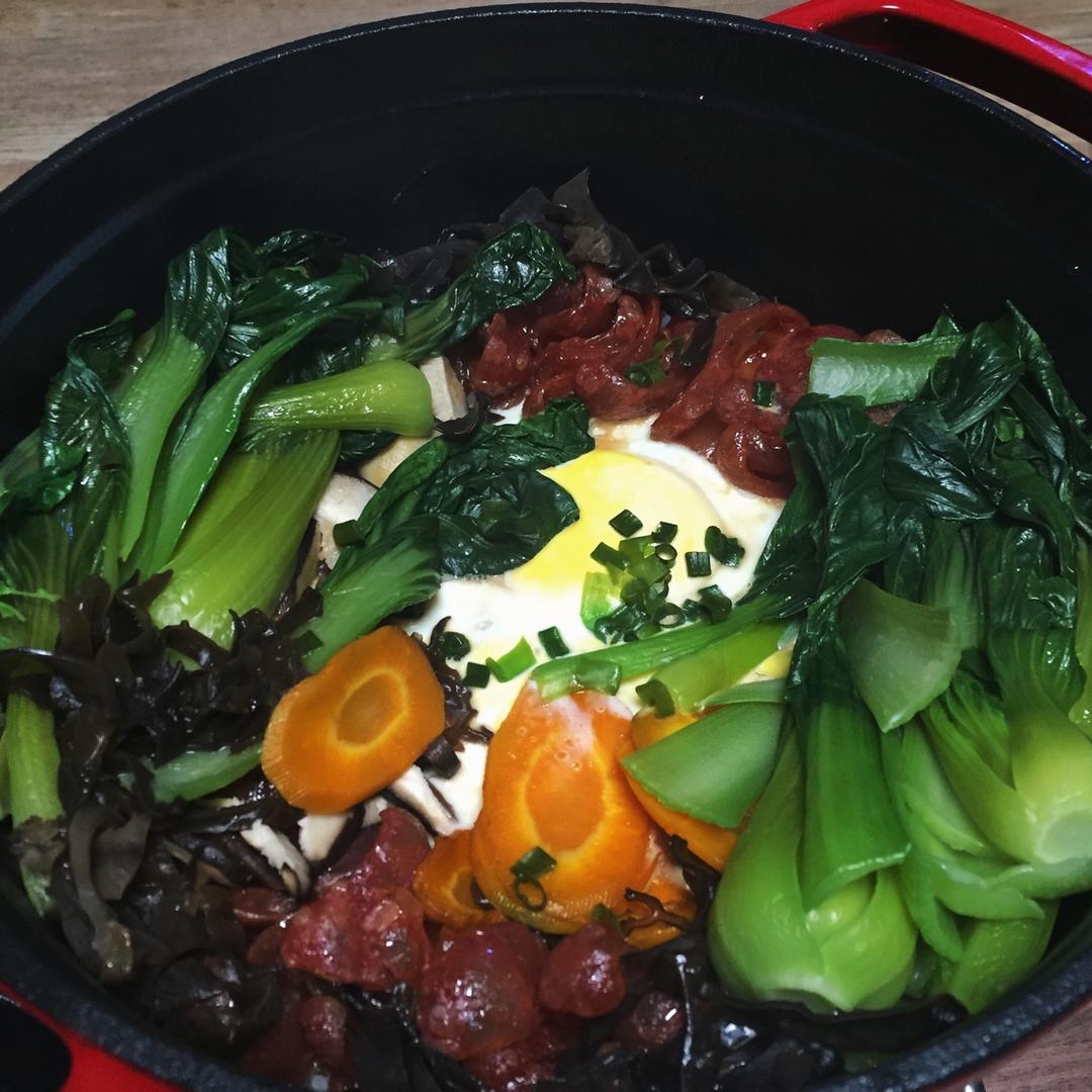 铸铁锅腊肠煲仔饭