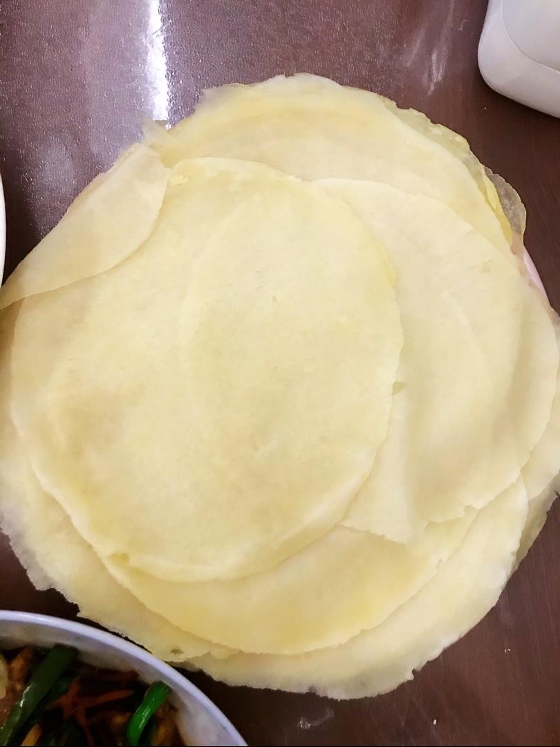 👩‍🍳春饼～薄如纸🌱             京酱牛肉🐂丝➕🈴️菜