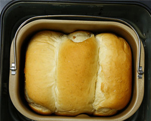 红枣炼奶吐司的做法（面包机版）的做法 步骤12