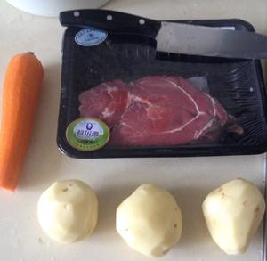 胡萝卜土豆炖牛肉的做法 步骤1
