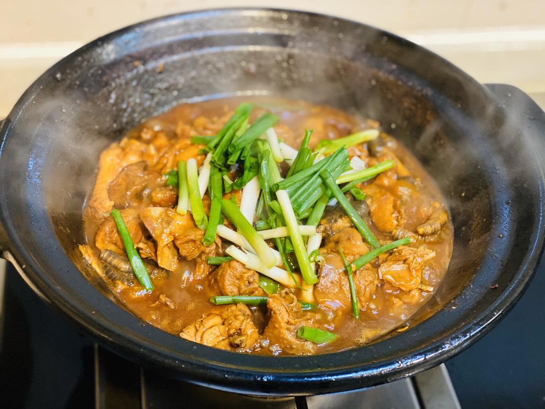 洋葱鸡煲的做法