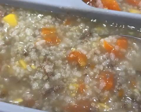 胡萝卜玉米牛肉粥 好粥让你娃吃个不停！