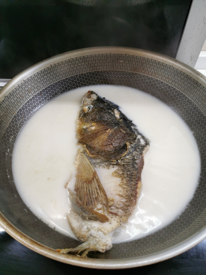 奶白色的汤~麻鲢鱼头火锅的做法 步骤8