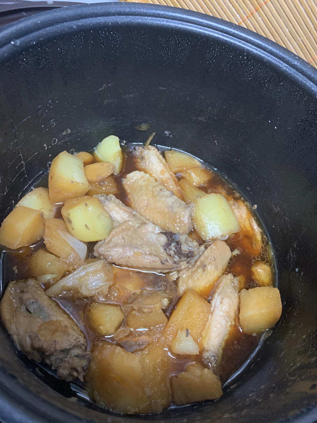 电饭锅鸡翅土豆