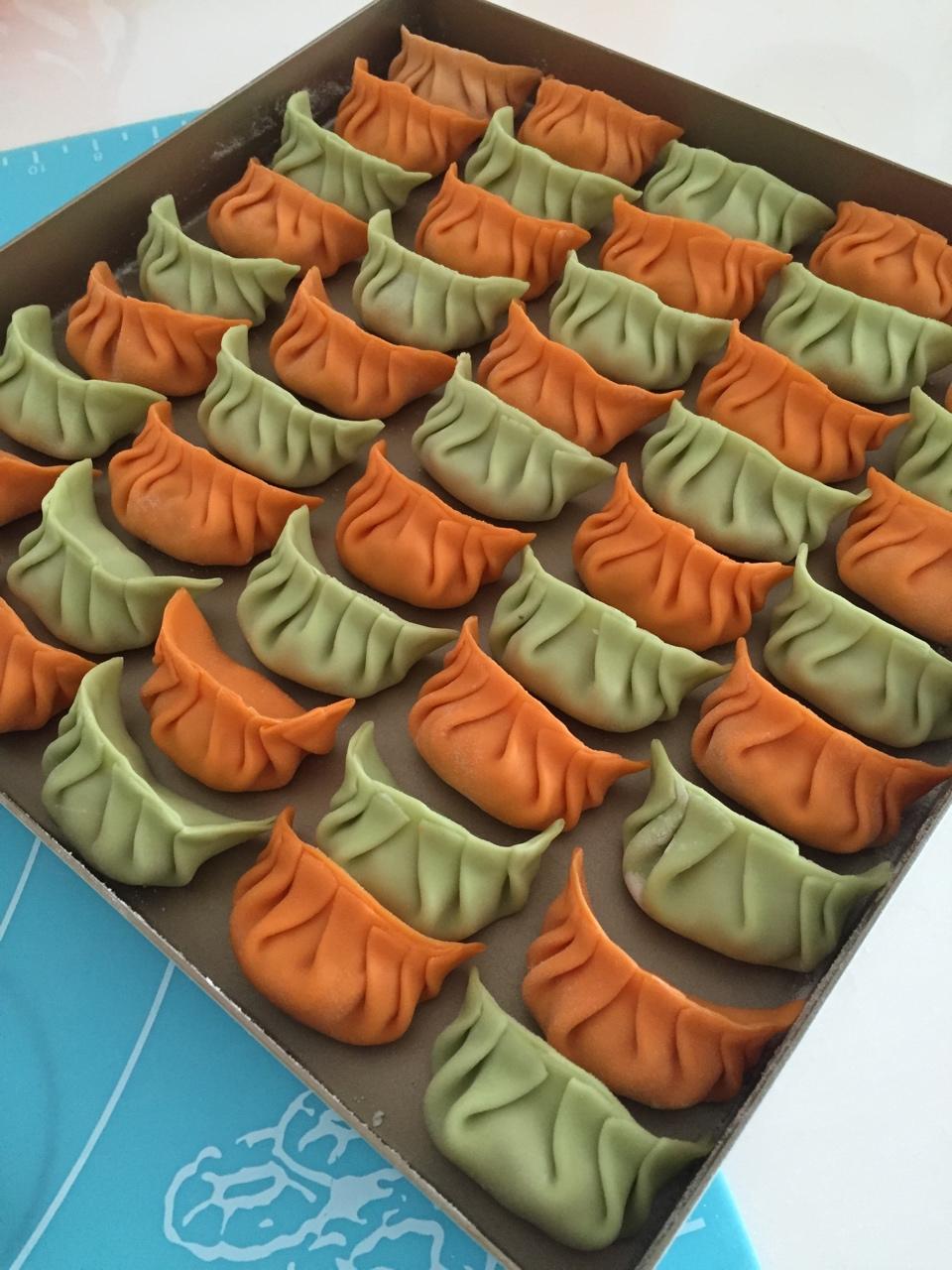 彩色饺子（蔬菜汁）