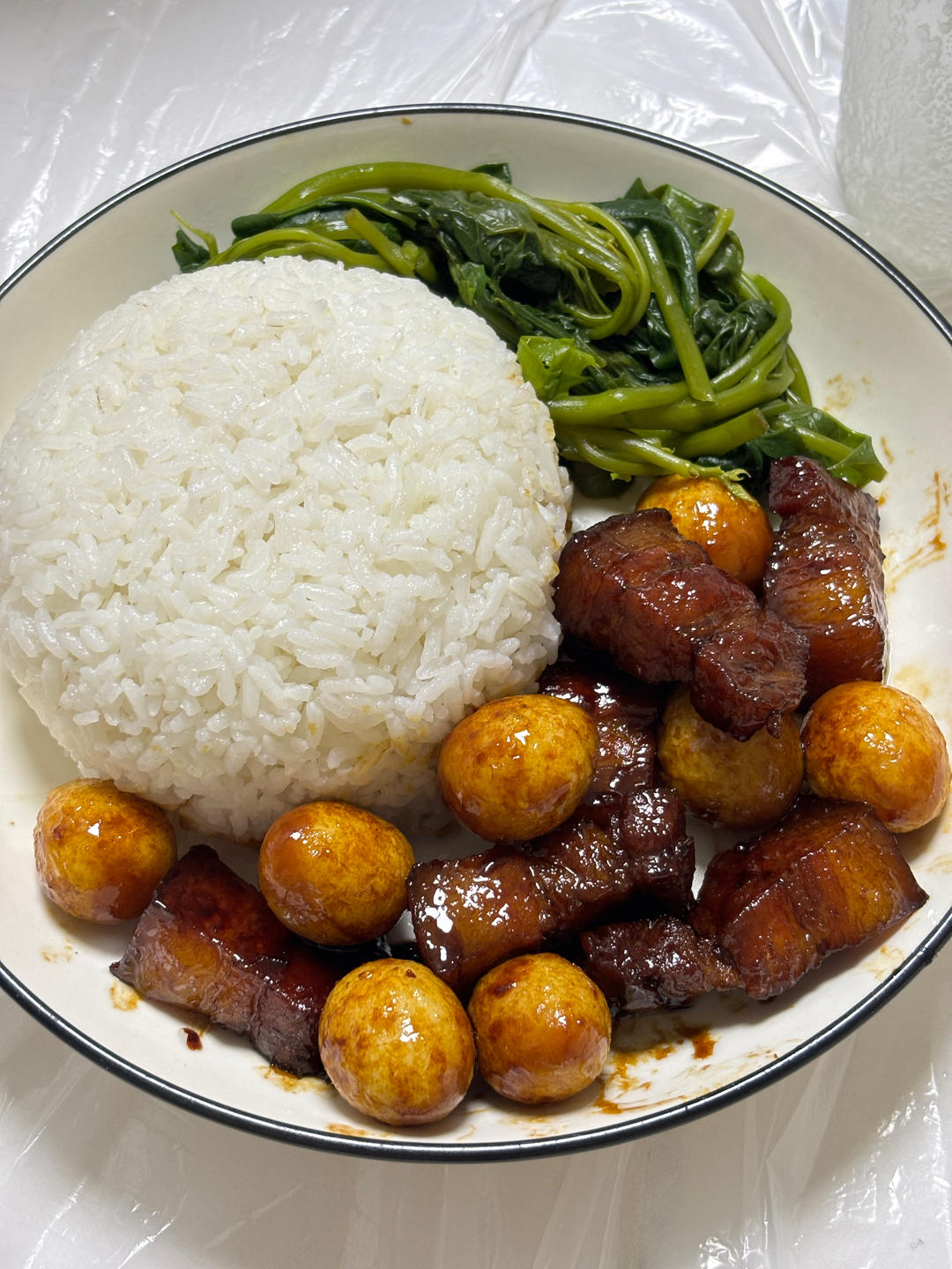 今天这个鹌鹑蛋红烧肉 简直不要太下饭了