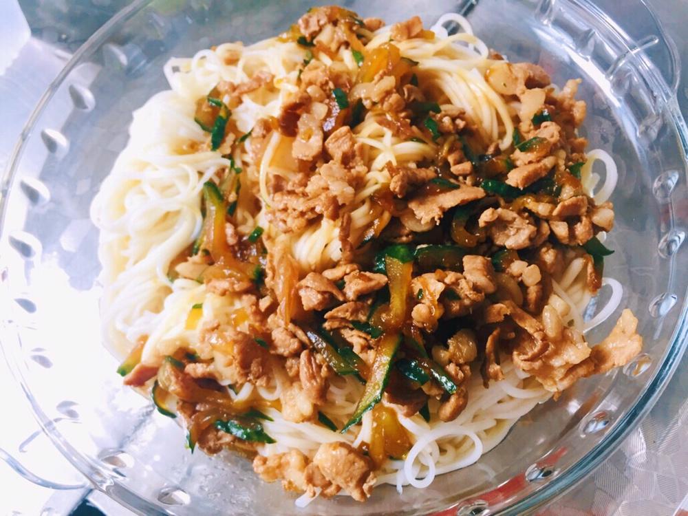 黄瓜肉丝面