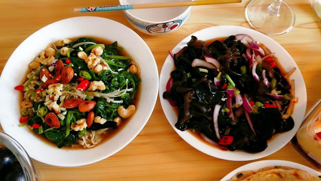 快手减脂凉拌菜☞果仁菠菜＆凉拌木耳