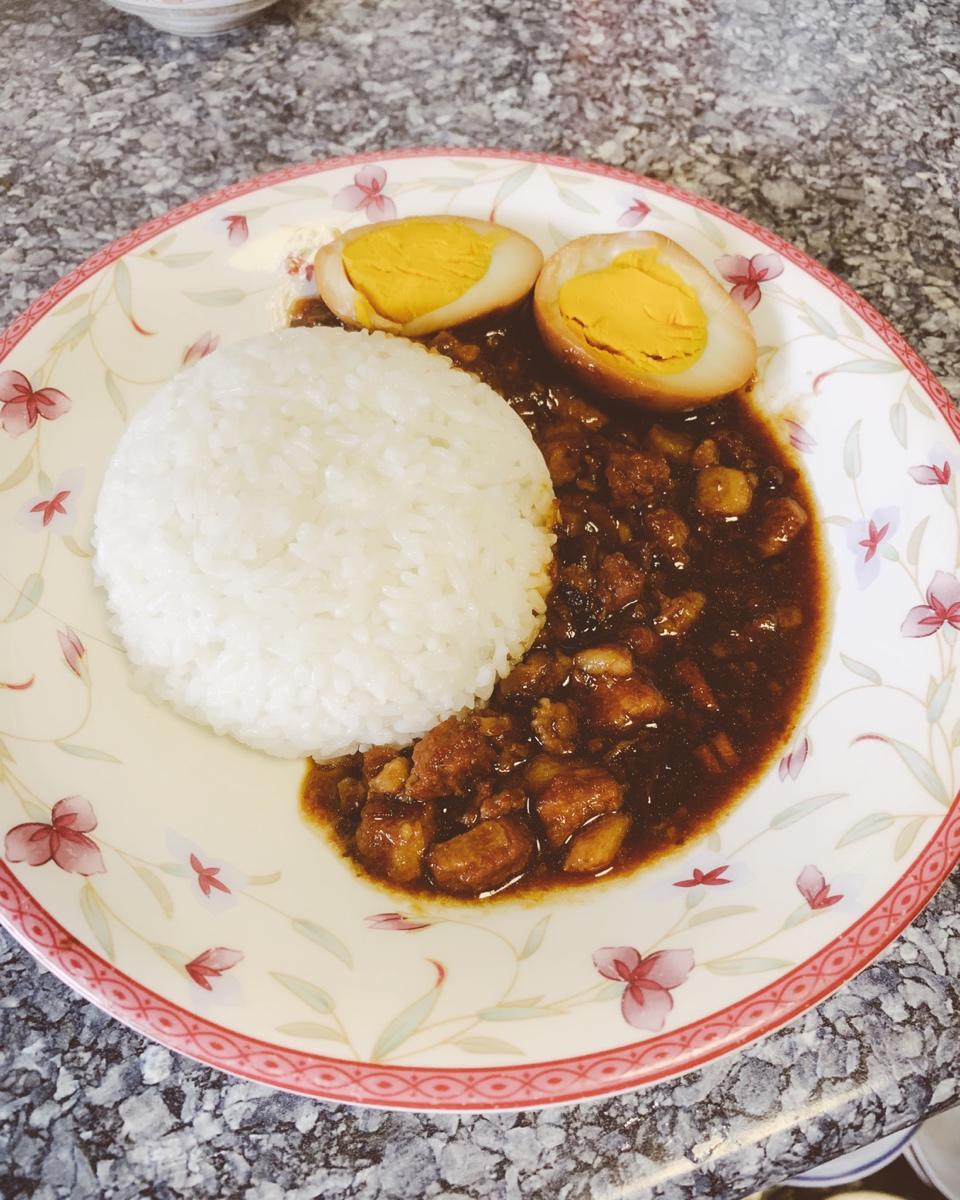 洋葱酥卤肉饭