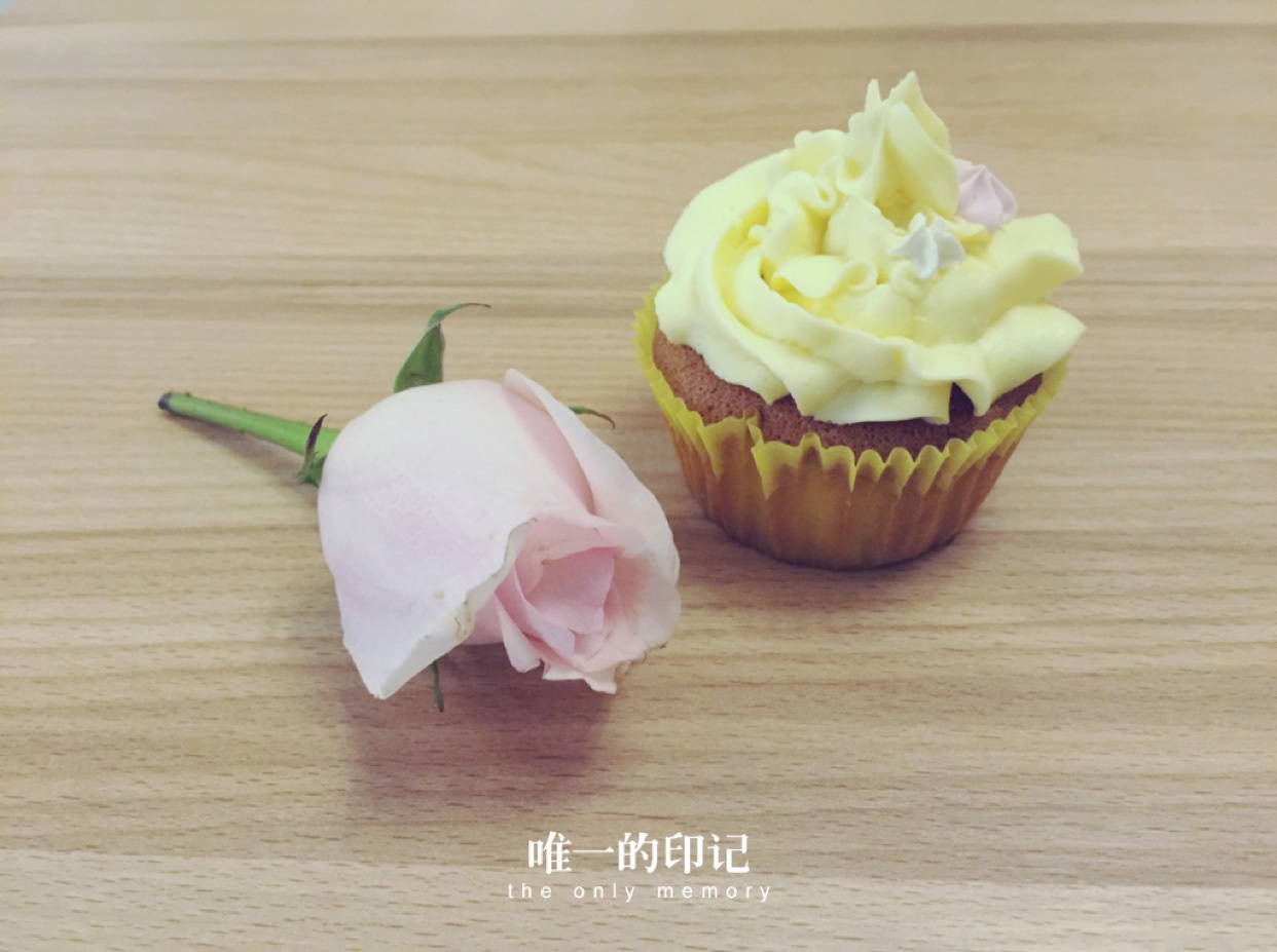 鲜奶油戚风杯子蛋糕（纸杯蛋糕）