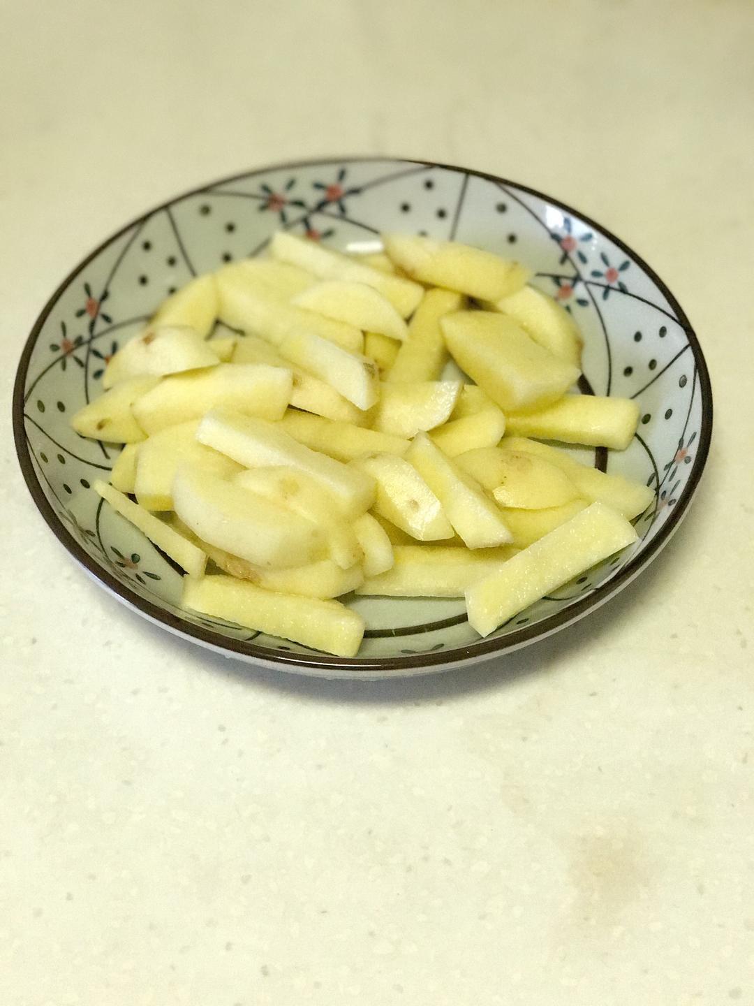 咸鸭腿炒土豆的做法 步骤2