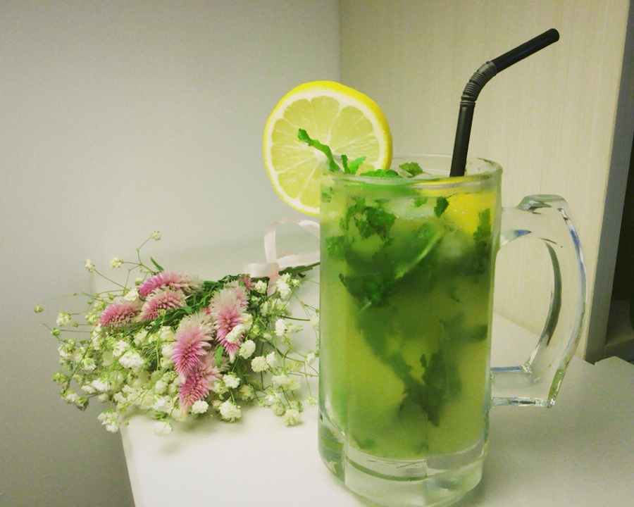 情感就是——在你不知道喝点什么鸡尾酒的时候,先来杯小清新的莫吉托