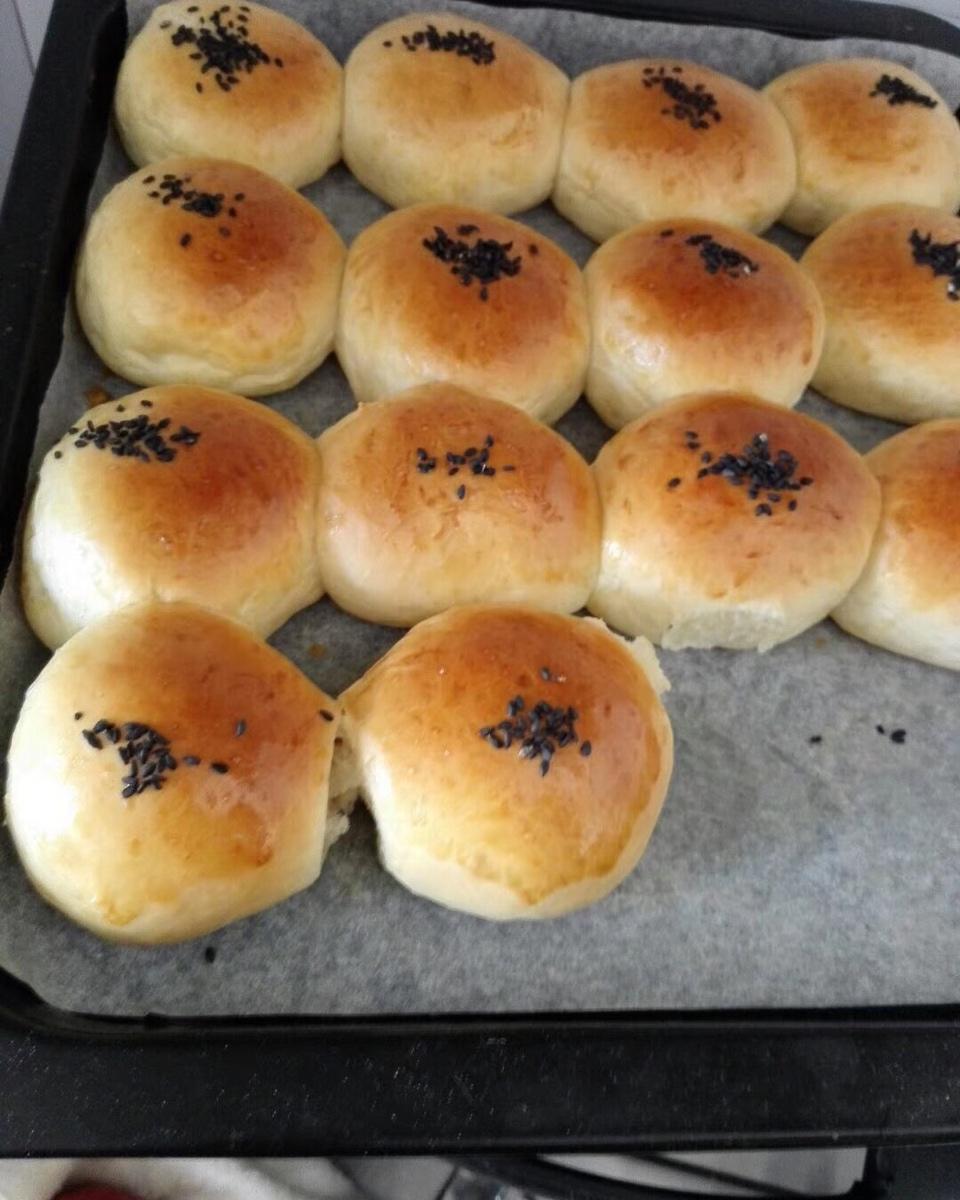 大人小孩都爱不释口的【蜂蜜牛奶小餐包】