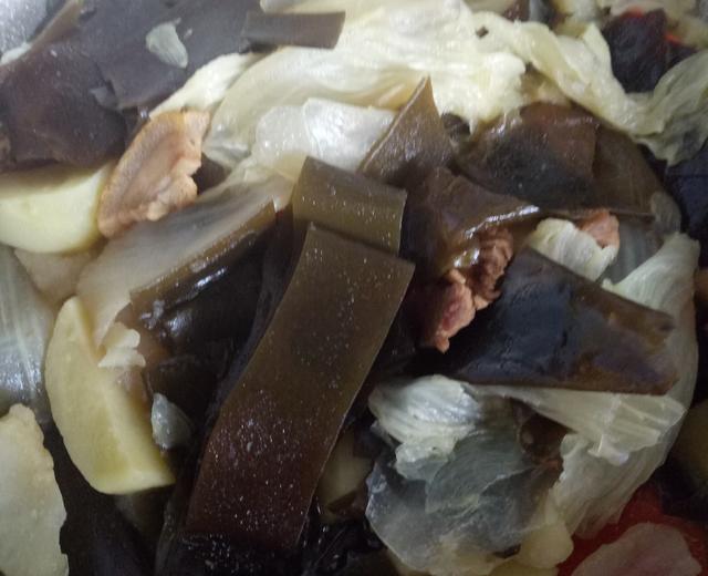 五花肉炖海带土豆白菜的做法