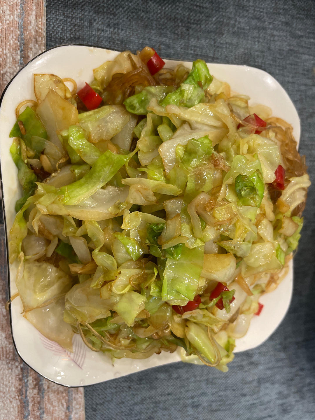 最近爱吃粉丝粉条～包菜炒粉丝