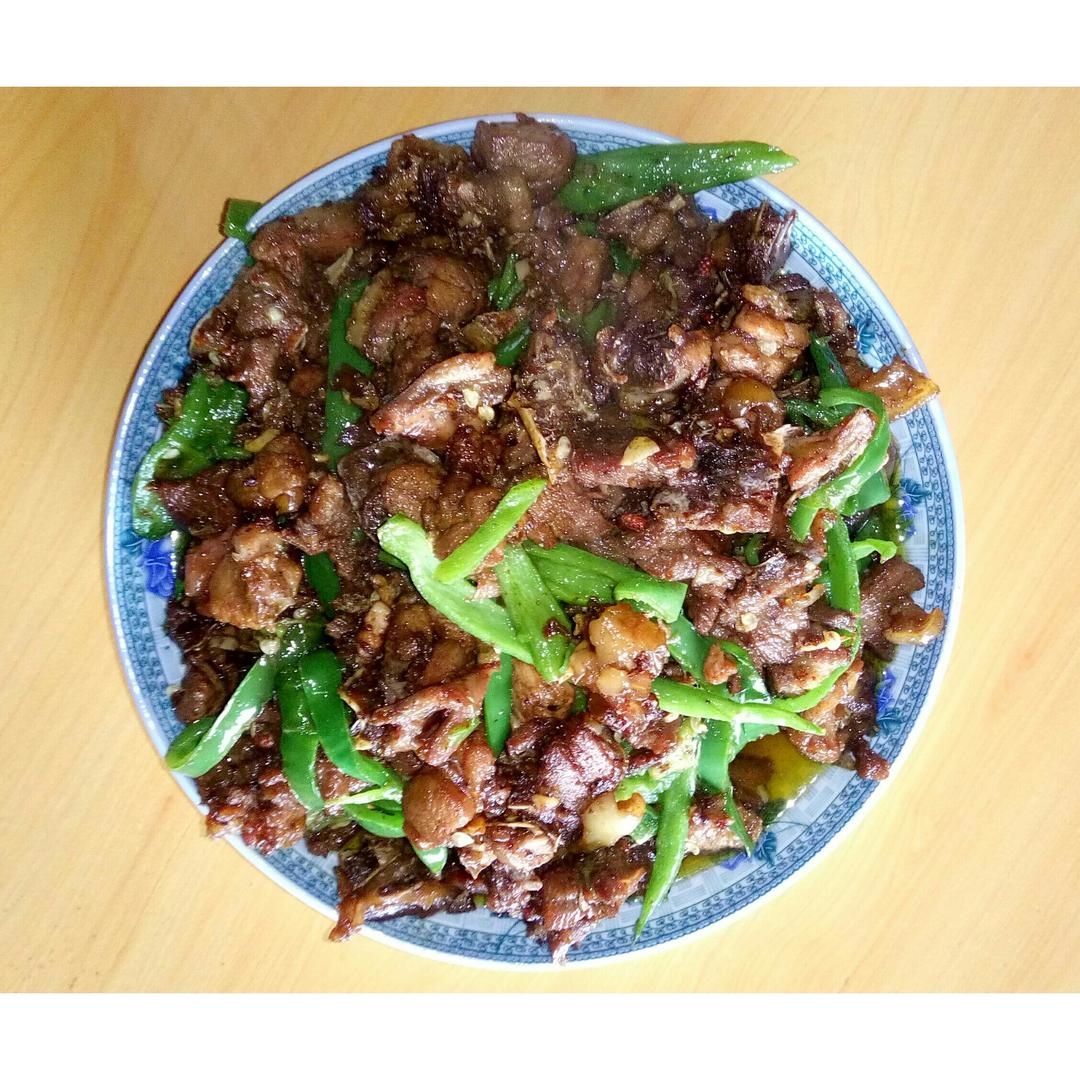 青椒辣酱炒鸡腿肉
